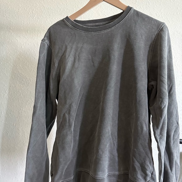 Cuts Clothing Hyperloop Pullover Split Hem. Various colors. Small - Picture 4 of 4
